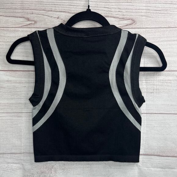 New Free People Movement Free Kick Crop Henley Black Muscle Tank Women's Size XS - Picture 7 of 8